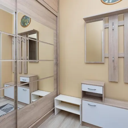 Spacious Family In By Renters *