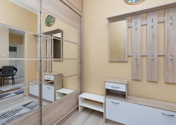 Spacious Family In By Renters *